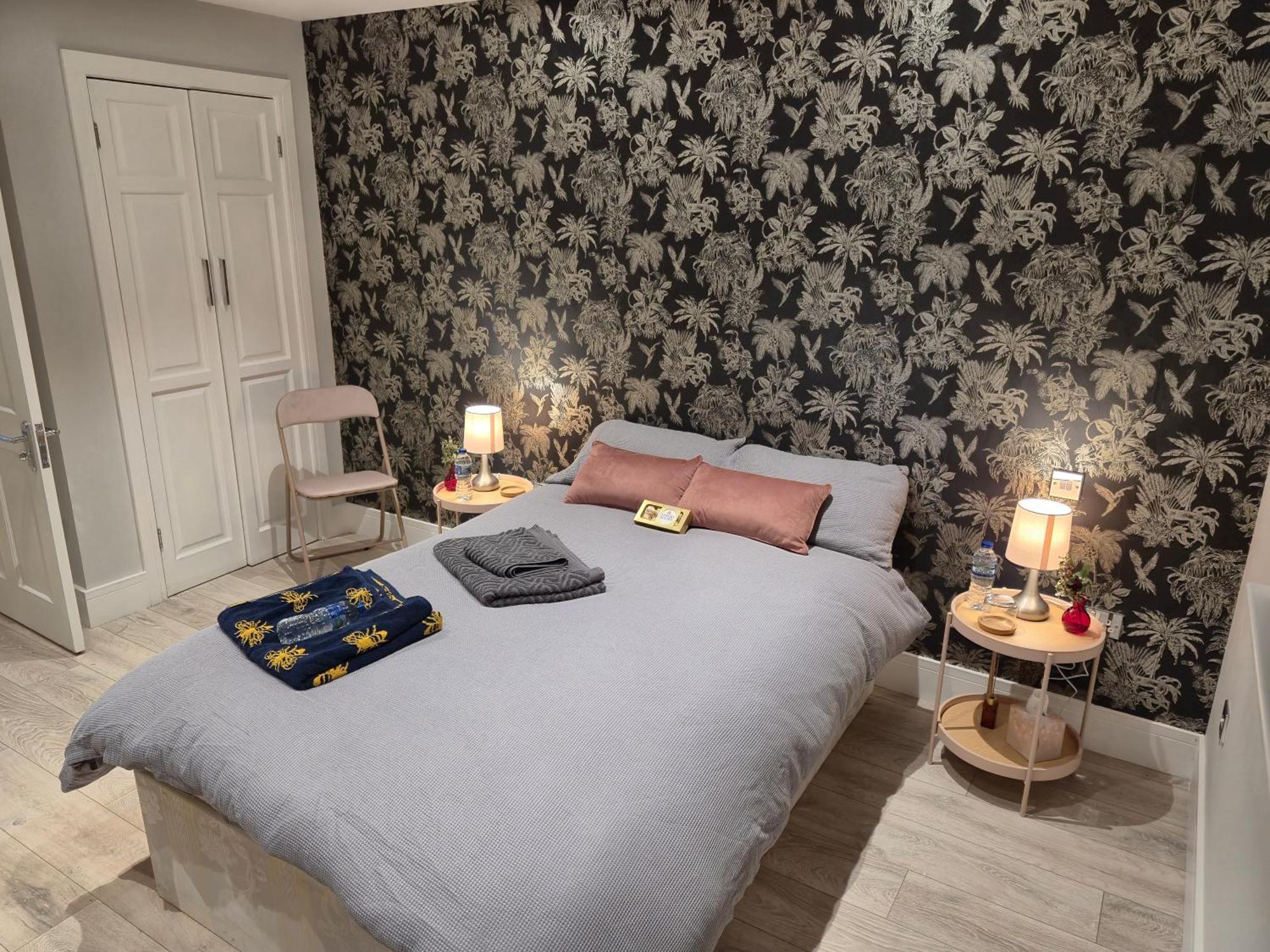The Crown Radnage Hotel Екстериор снимка